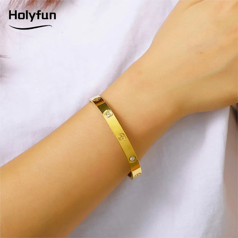 Screw diamond bangle