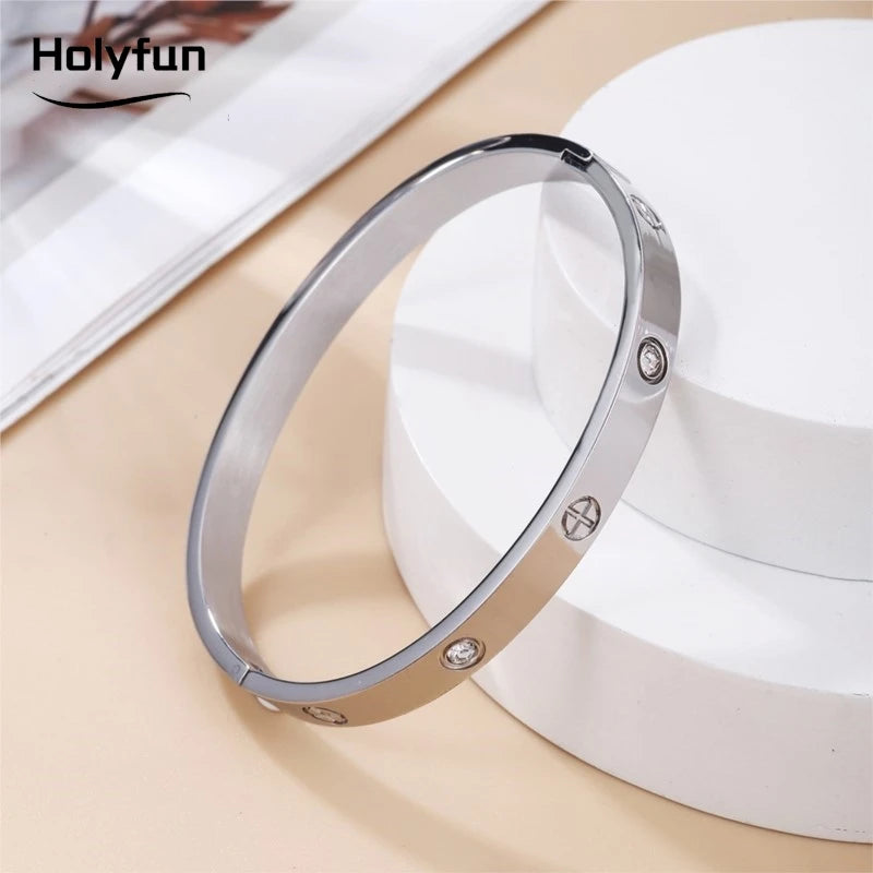 Screw diamond bangle